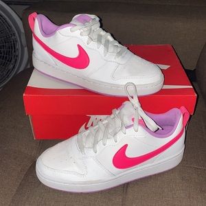 Gently used Nike Court Borough Low 2